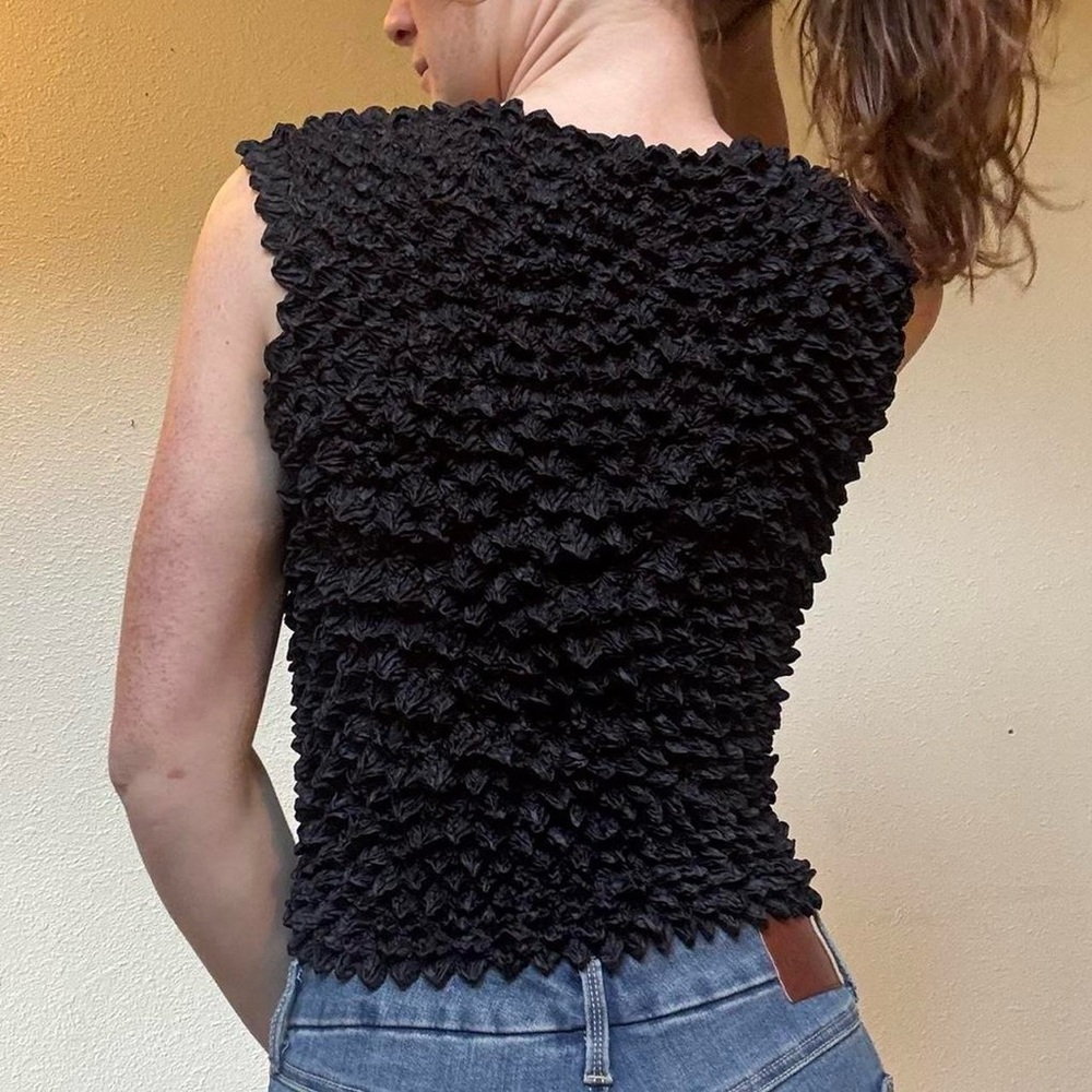 Y2K Black scrunch textured top - Picture 3 of 6